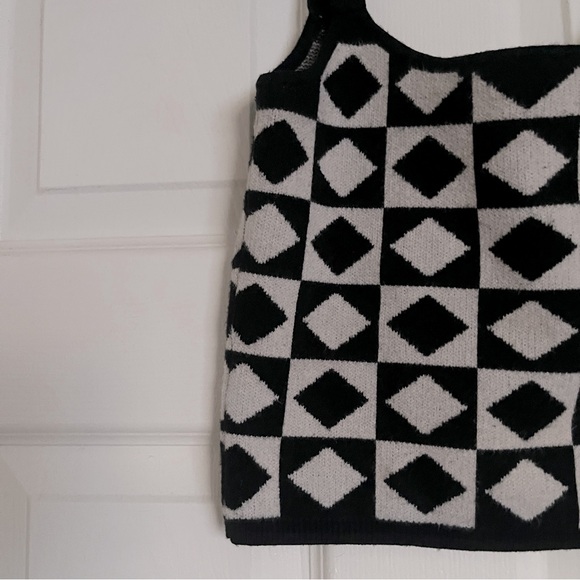 Sweater Tank with Black and White Diamond Pattern - Picture 4 of 5